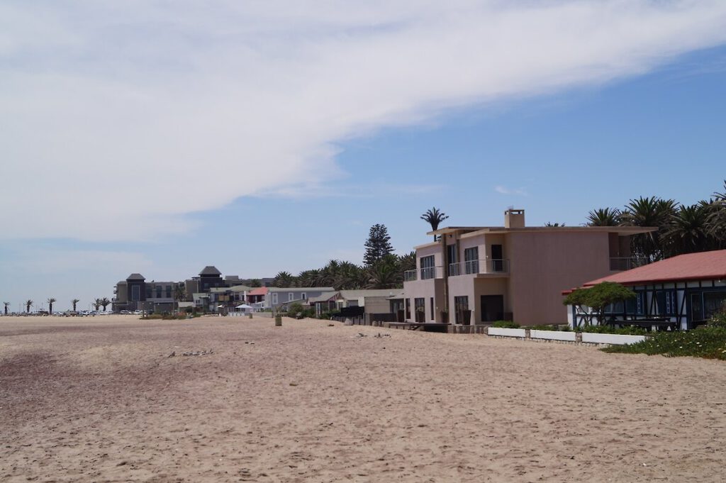 swakopmund strand namibia.1180x0